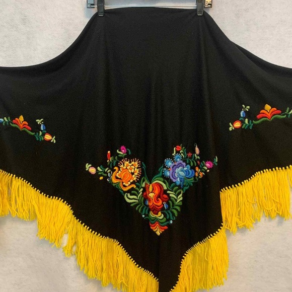 Vintage 1970's Handmade Embroidered Fringed Cape, Wrap, Shawl - Picture 4 of 6